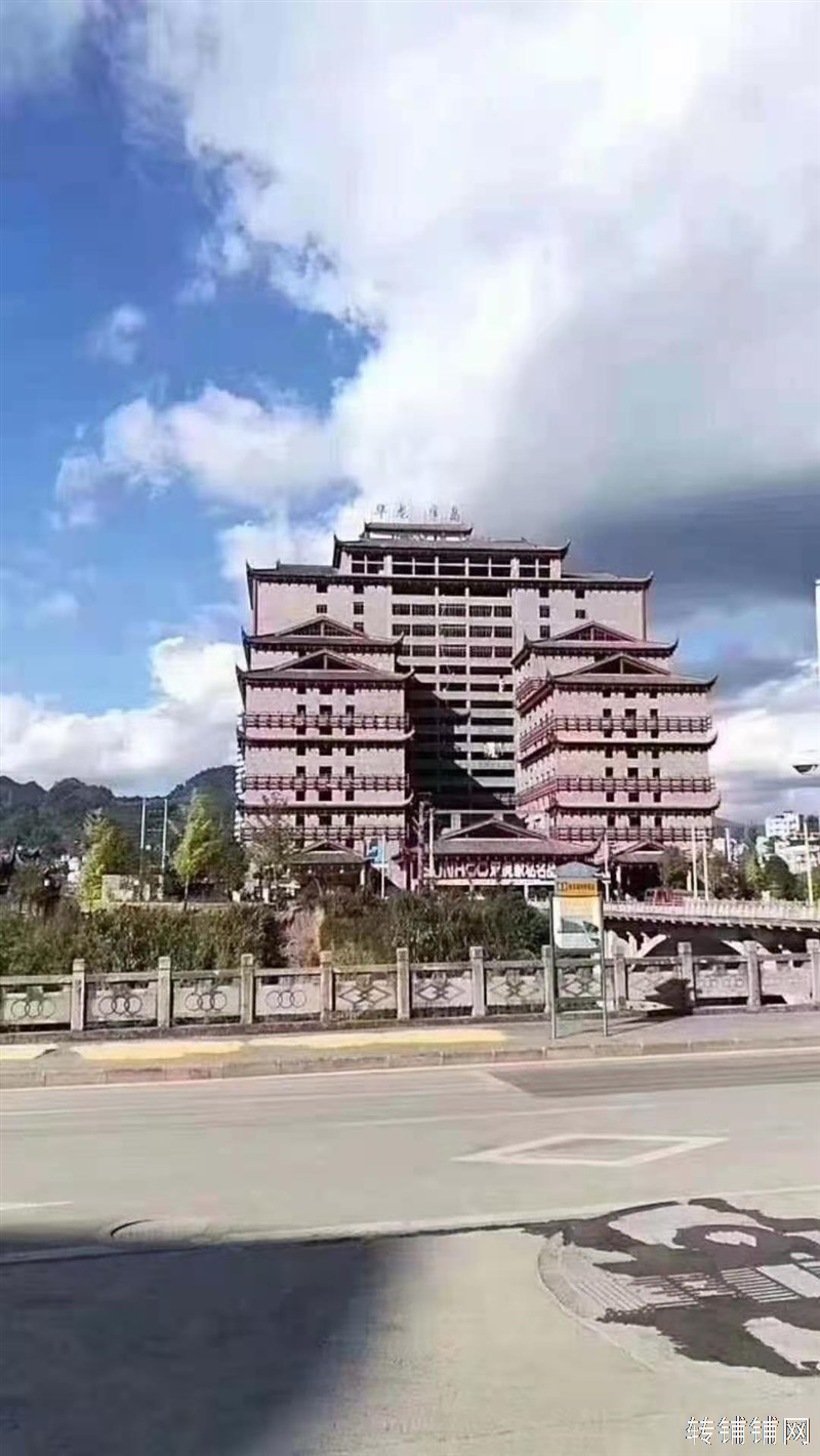 鹤峰华龙半岛综合楼一楼招租